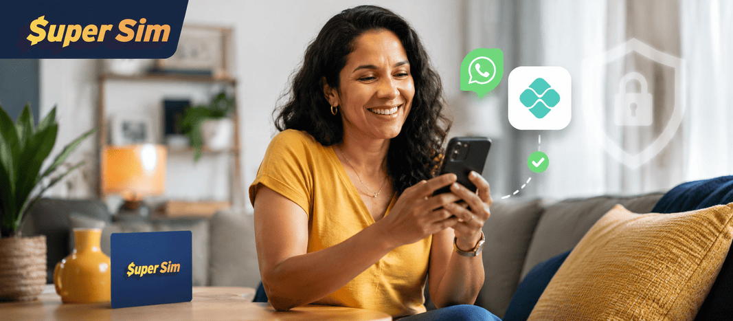 Pessoa recebendo empréstimo na hora via Pix após atendimento pelo WhatsApp