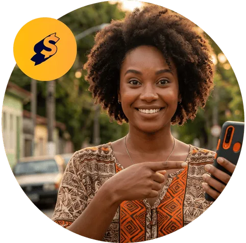 Pessoa simulando o empréstimo de 500 reais pelo celular